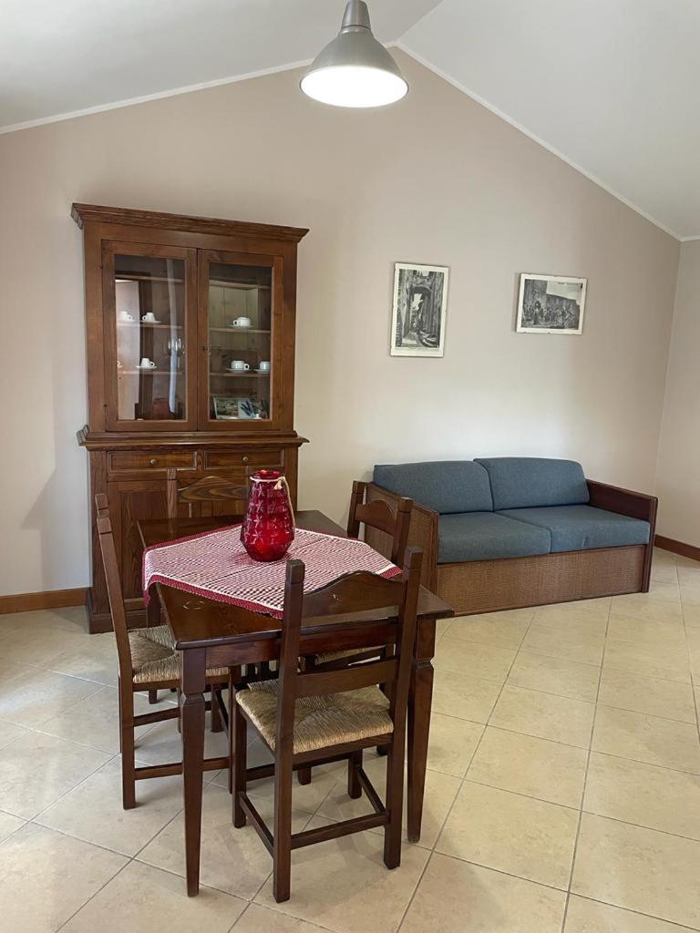 Apartment La *